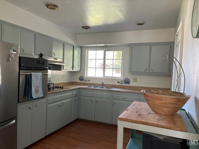 708 Cherry Hills Drive, Bakersfield, CA 93309