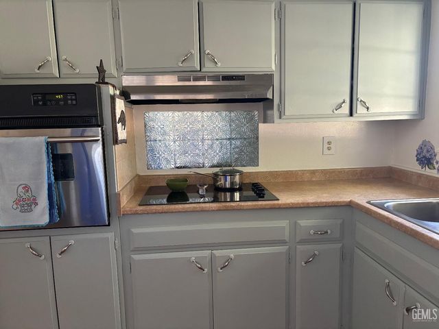 708 Cherry Hills Drive, Bakersfield, CA 93309