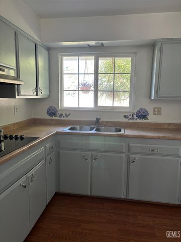 708 Cherry Hills Drive, Bakersfield, CA 93309