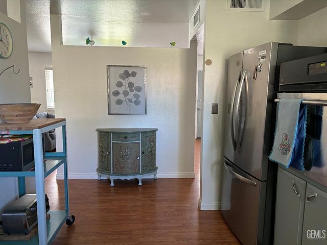 708 Cherry Hills Drive, Bakersfield, CA 93309