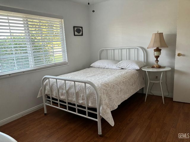 708 Cherry Hills Drive, Bakersfield, CA 93309