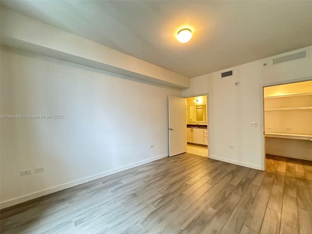 999 SW 1st Ave 1915, Miami, FL 33130