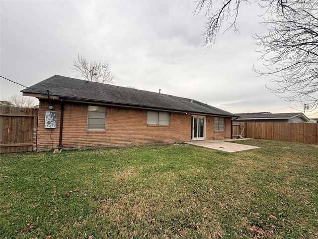 602 Cole Street, Webster, TX 77598