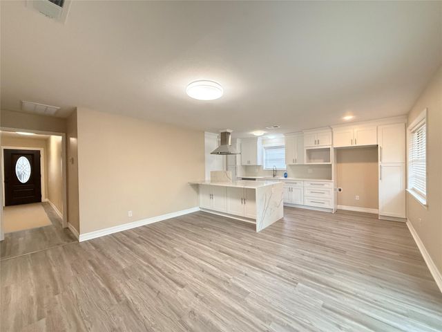 602 Cole Street, Webster, TX 77598