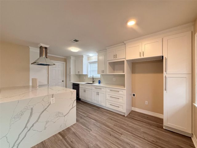 602 Cole Street, Webster, TX 77598