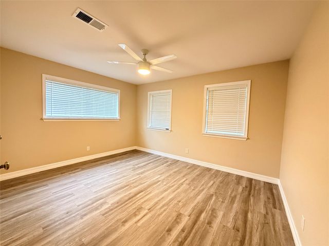 602 Cole Street, Webster, TX 77598