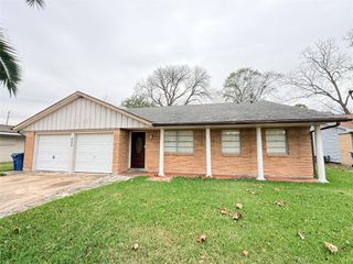 602 Cole Street, Webster, TX 77598