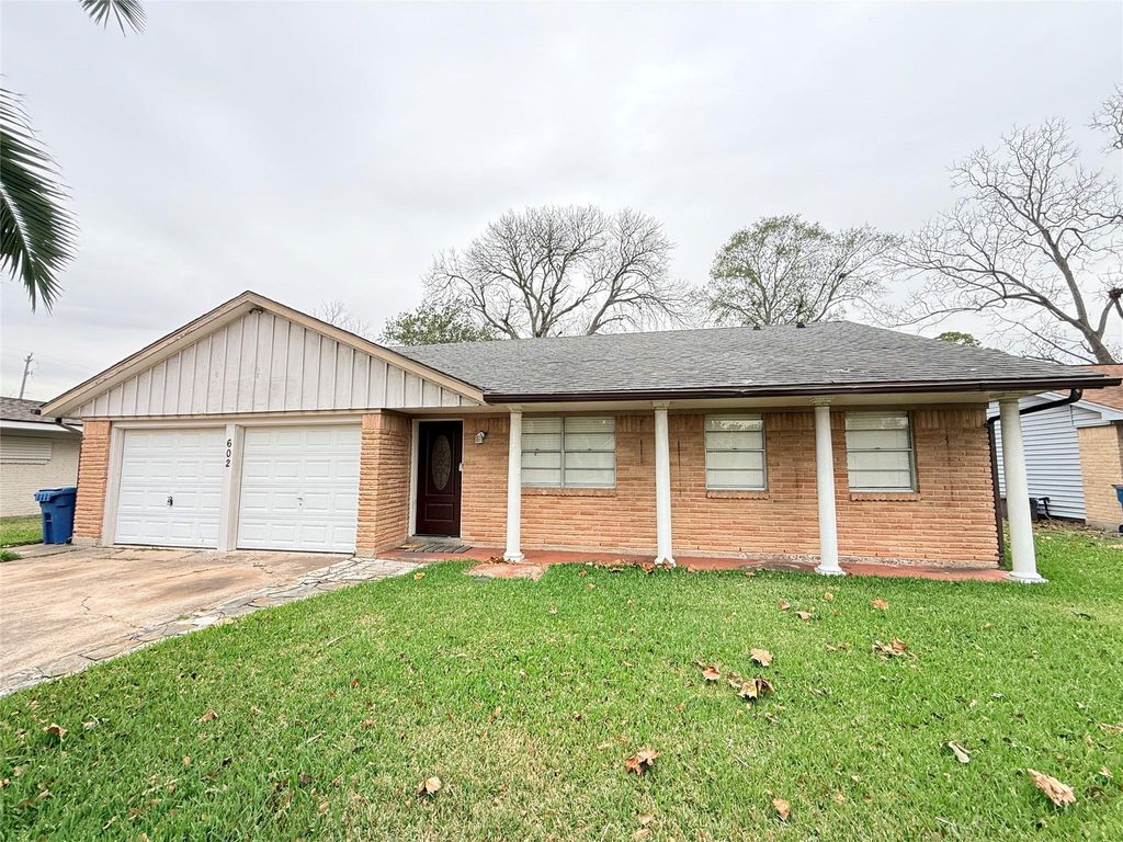 602 Cole Street, Webster, TX 77598