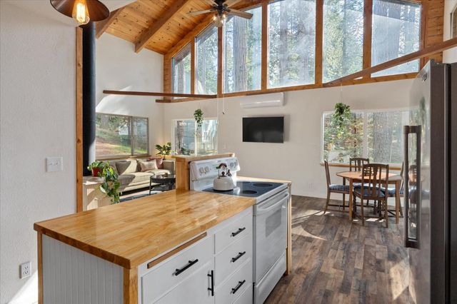 210 David Lee Rd, Arnold, CA 95223