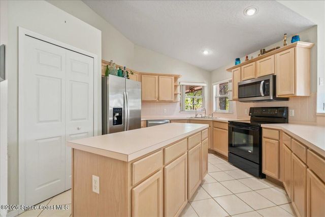 986 Nixon Circle NE, Palm Bay, FL 32907