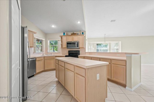 986 Nixon Circle NE, Palm Bay, FL 32907