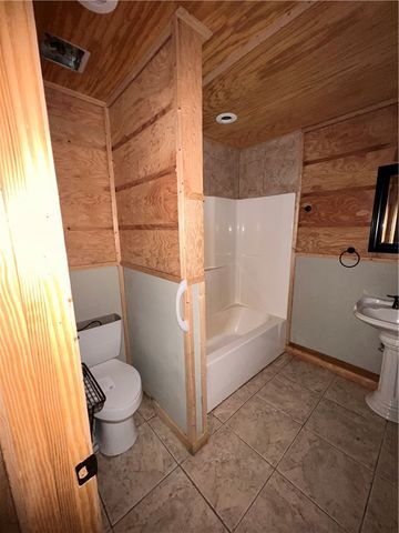 589 Pr 2721, London, AR 72847