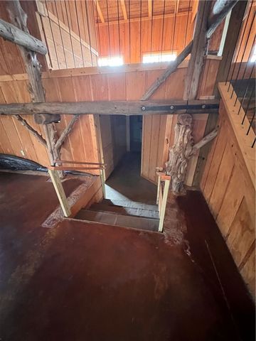 589 Pr 2721, London, AR 72847