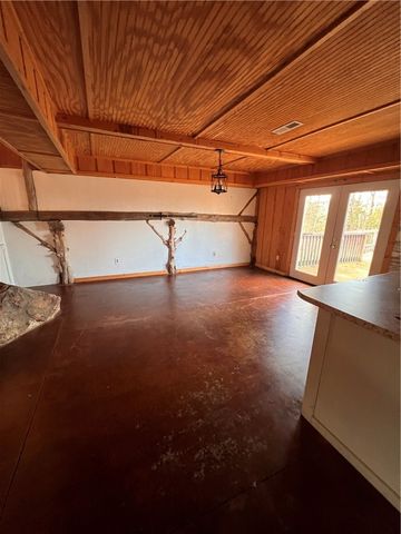 589 Pr 2721, London, AR 72847