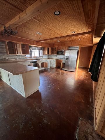 589 Pr 2721, London, AR 72847