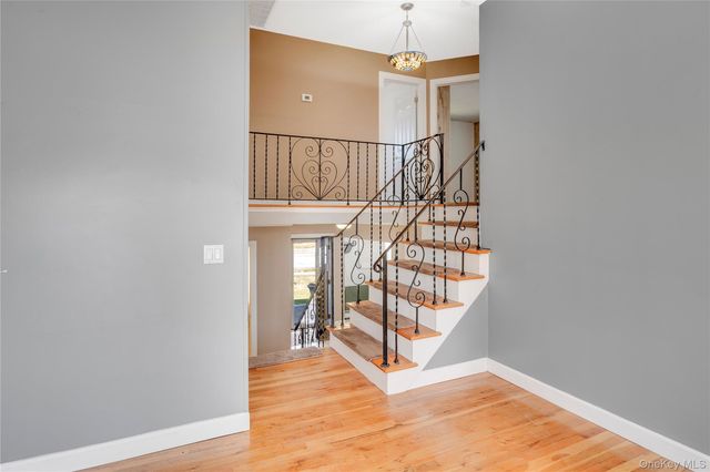 26 Stevenson Place, Deer Park, NY 11729