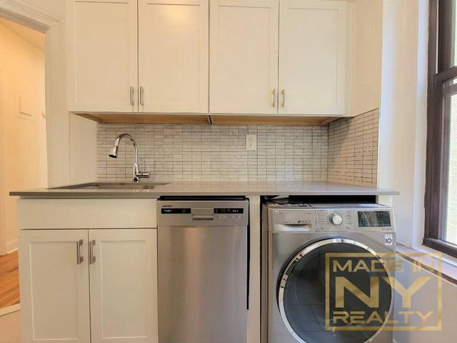 3064 34th St Apt 2E, New York City, NY 11103