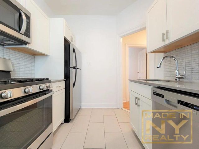 3064 34th St Apt 2E, New York City, NY 11103