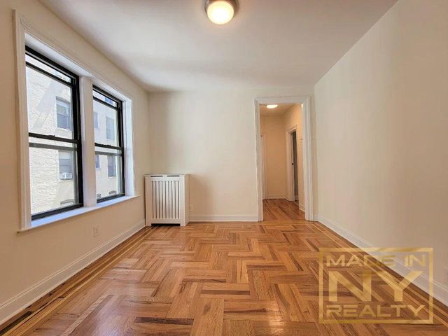 3064 34th St Apt 2E, New York City, NY 11103