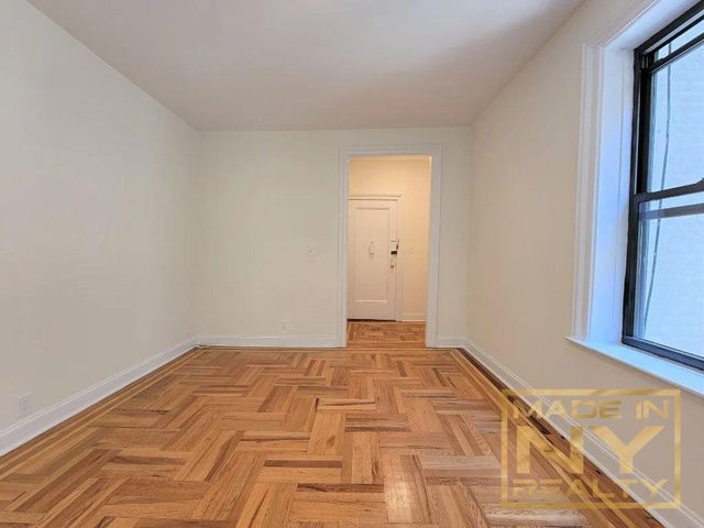 3064 34th St Apt 2E, New York City, NY 11103