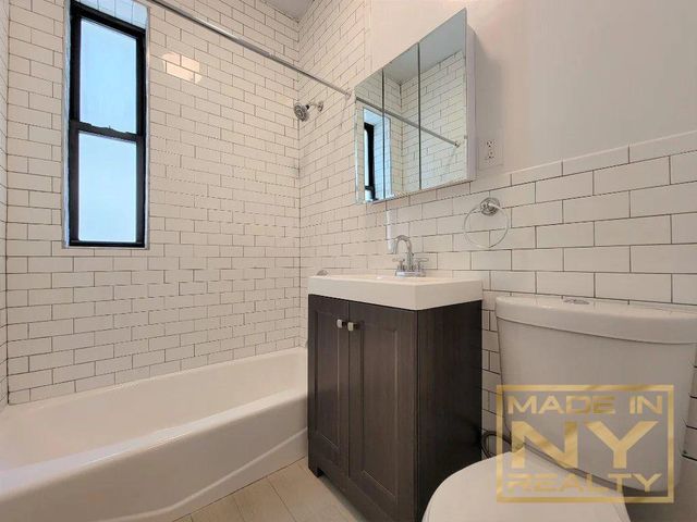 3064 34th St Apt 2E, New York City, NY 11103