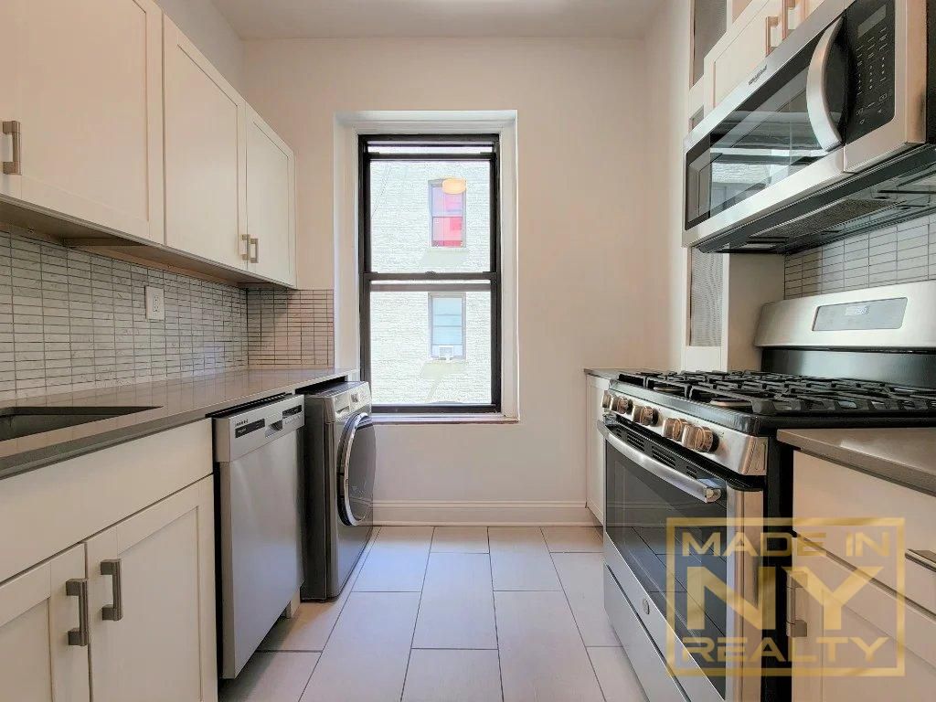 3064 34th St Apt 2E, New York City, NY 11103