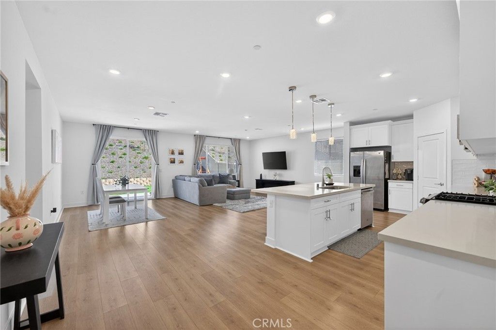 Image 4 of property listing at 33134 Celadon Avenue, Winchester, CA 92596