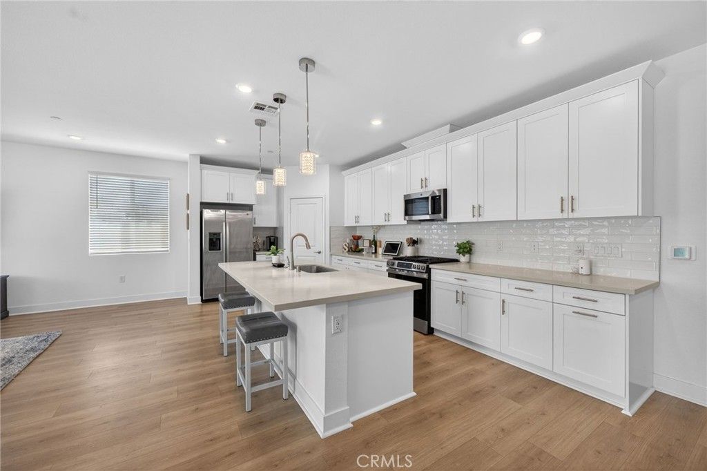 Image 5 of property listing at 33134 Celadon Avenue, Winchester, CA 92596