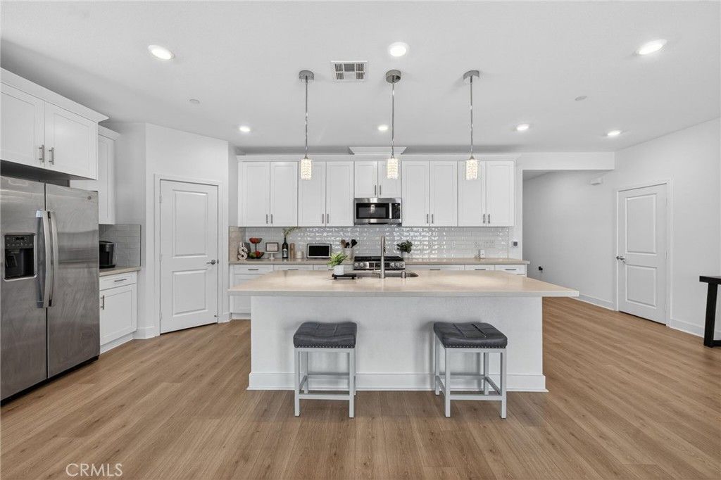 Image 6 of property listing at 33134 Celadon Avenue, Winchester, CA 92596