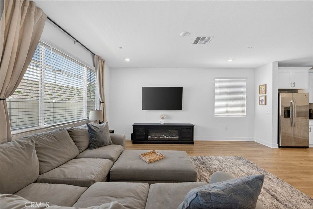 Image 8 of property listing at 33134 Celadon Avenue, Winchester, CA 92596