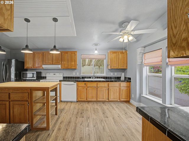 17973 S GRANT Dr 489, Oregon City, OR 97045