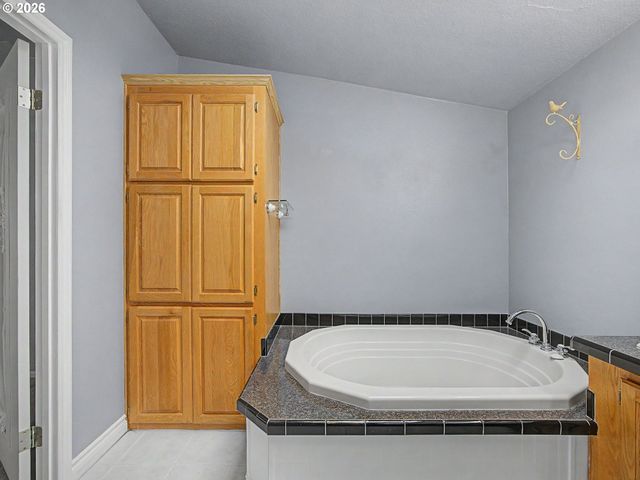 17973 S GRANT Dr 489, Oregon City, OR 97045
