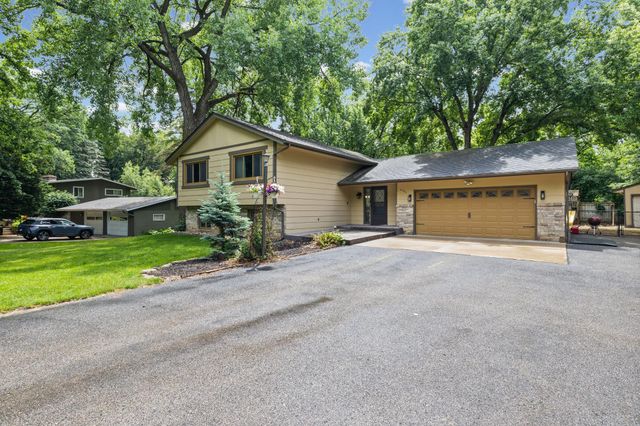 2194 Snowshoe Lane E, Saint Paul, MN 55119