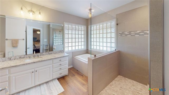 1371 Fannin Oaks Road, Victoria, TX 77905