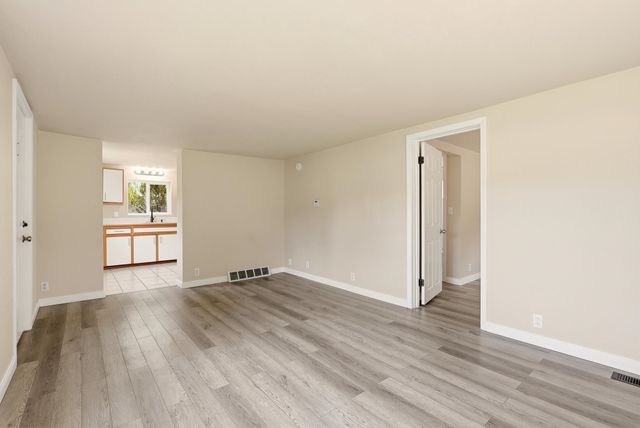 525 W Holland Ave, Spokane, WA 99218