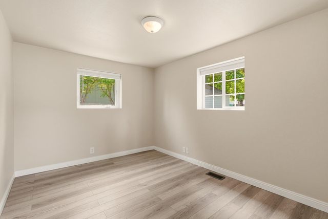 525 W Holland Ave, Spokane, WA 99218