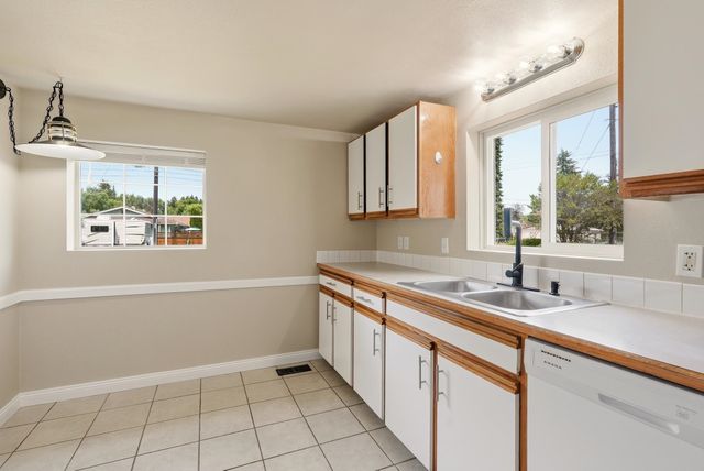 525 W Holland Ave, Spokane, WA 99218