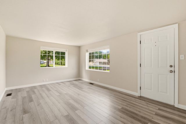 525 W Holland Ave, Spokane, WA 99218