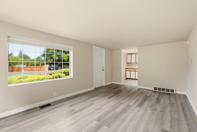 525 W Holland Ave, Spokane, WA 99218