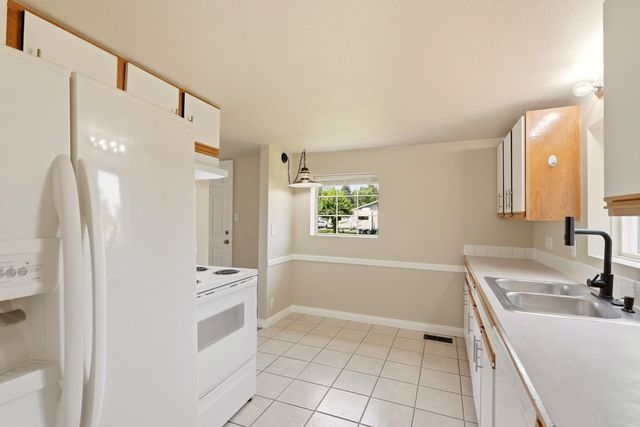 525 W Holland Ave, Spokane, WA 99218