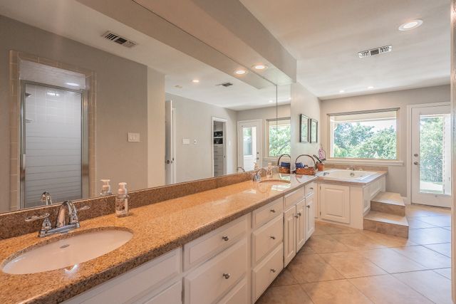 1406 Riverview Drive, Arlington, TX 76012