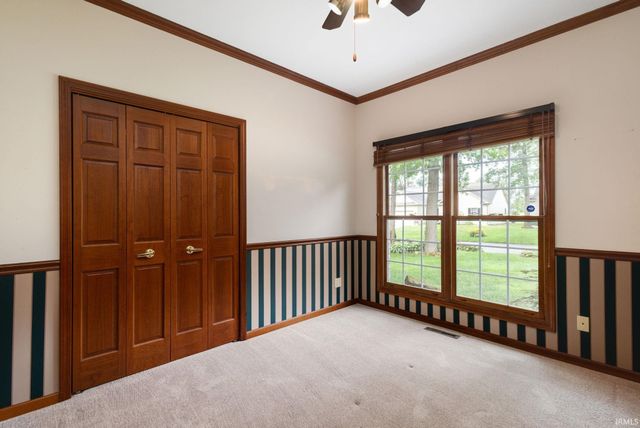 2216 Woodland Court, Elkhart, IN 46514