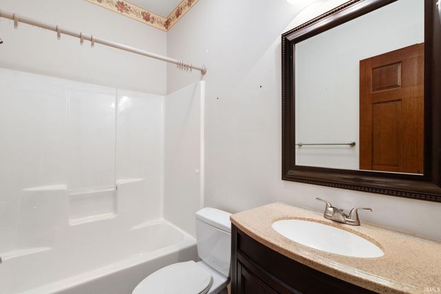 2216 Woodland Court, Elkhart, IN 46514