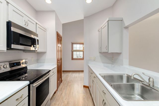 2216 Woodland Court, Elkhart, IN 46514