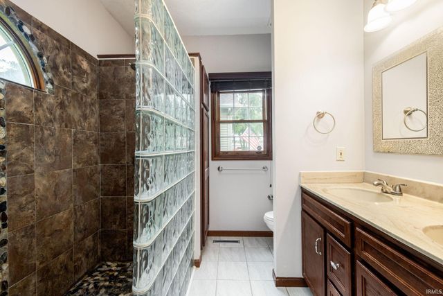 2216 Woodland Court, Elkhart, IN 46514