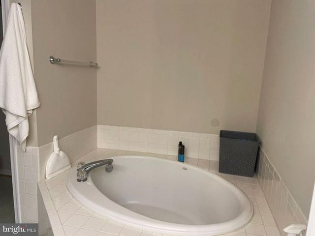 26025 MURREY DR, Chantilly, VA 20152