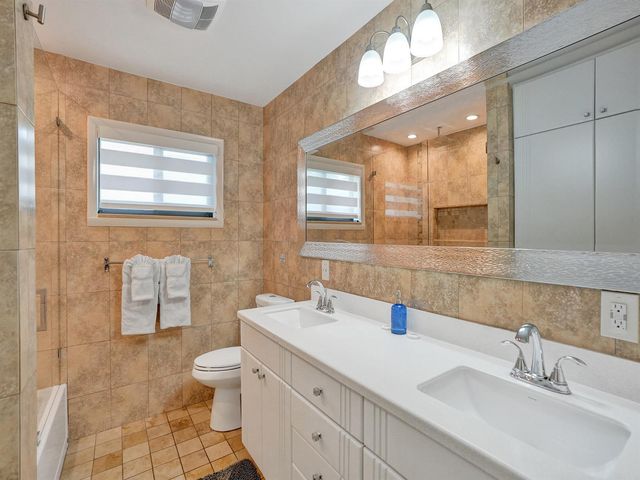 5251 NE 26th Avenue, Fort Lauderdale, FL 33308