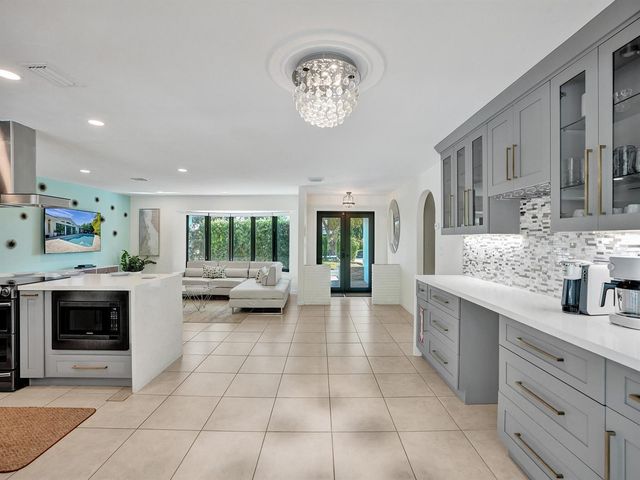 5251 NE 26th Avenue, Fort Lauderdale, FL 33308