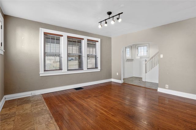 533 Mccully St, White Oak, PA 15131