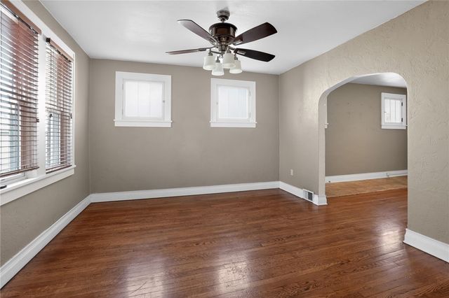 533 Mccully St, White Oak, PA 15131